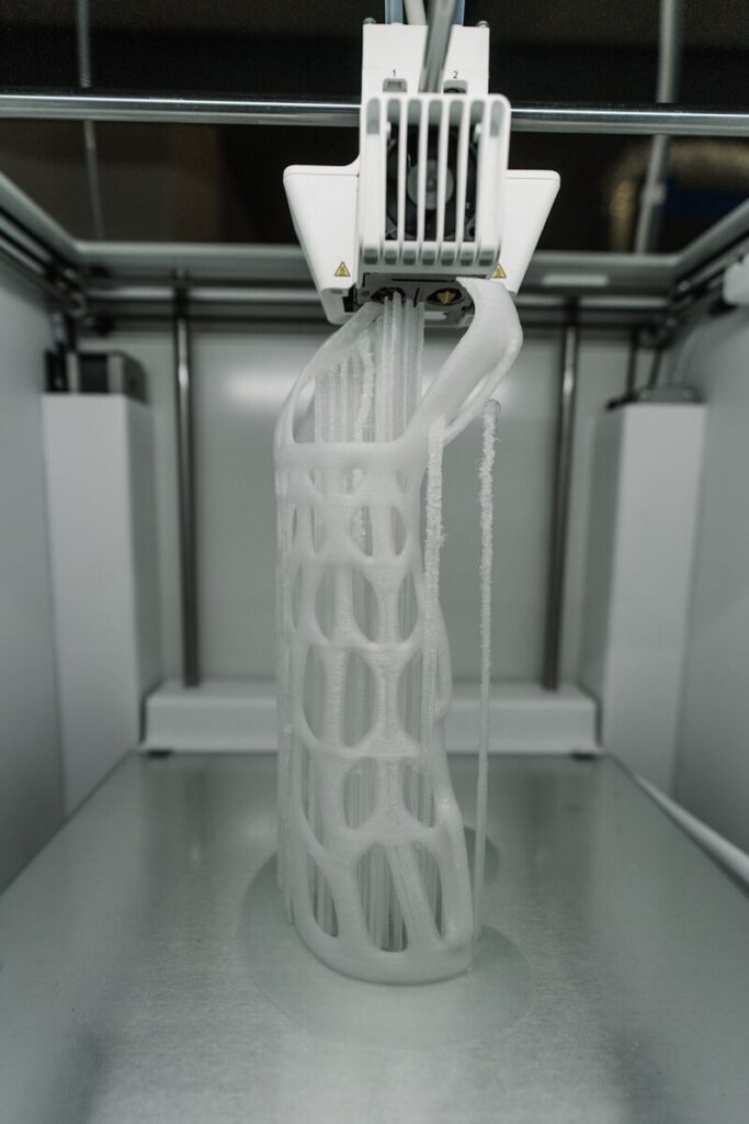 3D printer producing a white lattice prototype part