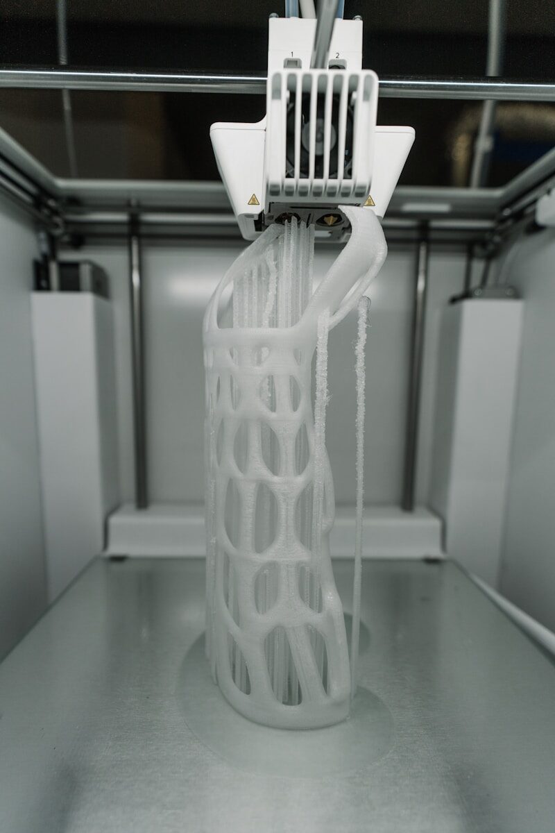 3D printer producing a white lattice prototype part